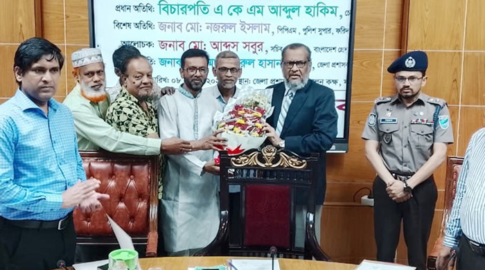 ফরিদপুরে অপসাংবাদিকতা প্রতিরোধ ও বস্তুনিষ্ঠ সংবাদ পরিবেশন বিষয়ক কর্মশালা অনুষ্ঠিত